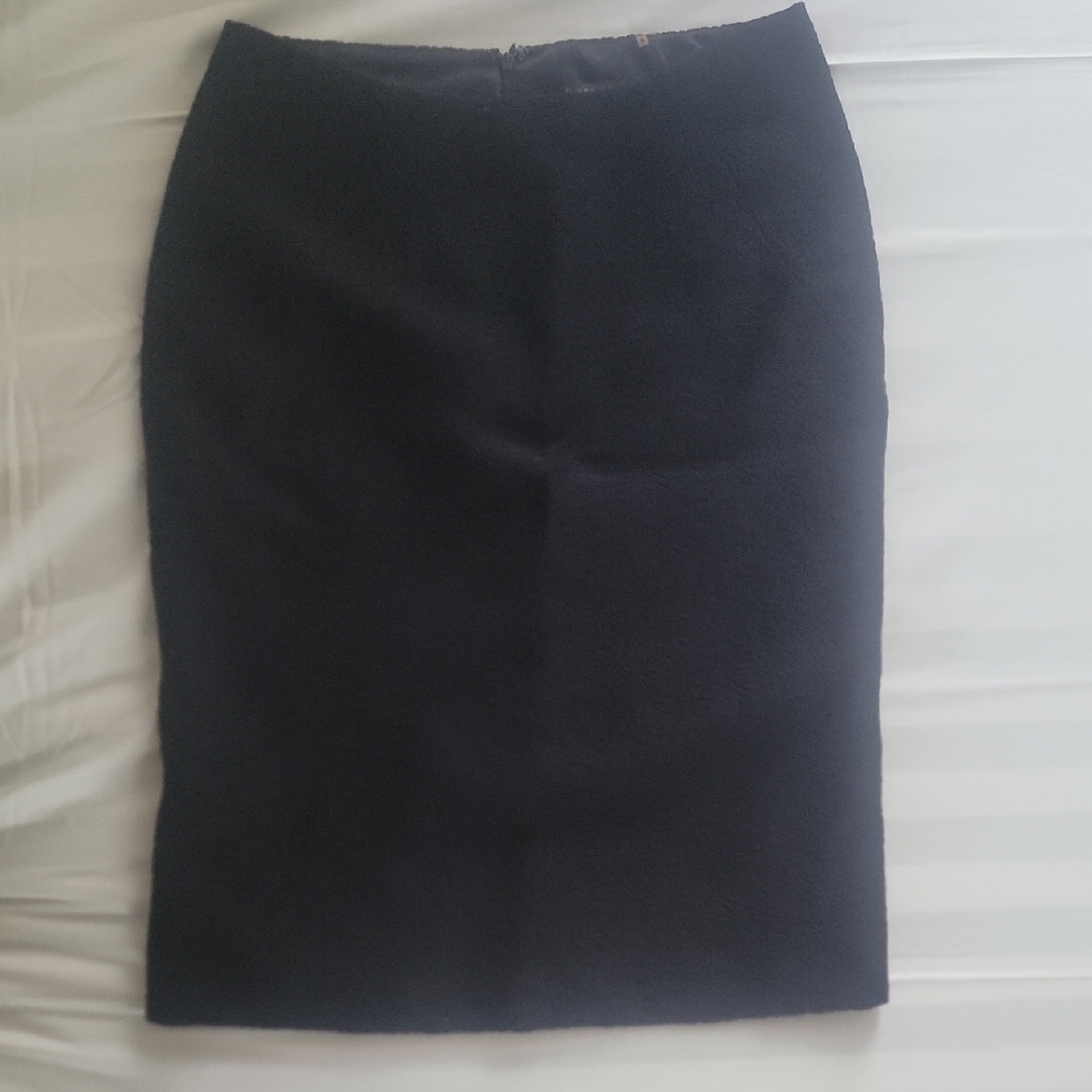 Elegant Black Ellie Tahari Pencil Skirt - Size 6